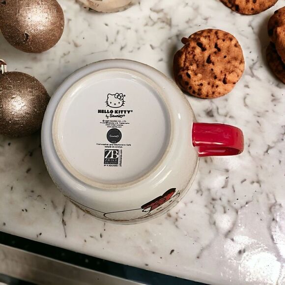 Hello Kitty Christmas Snow Kitty Mixing Bowl - Picture 7 of 7